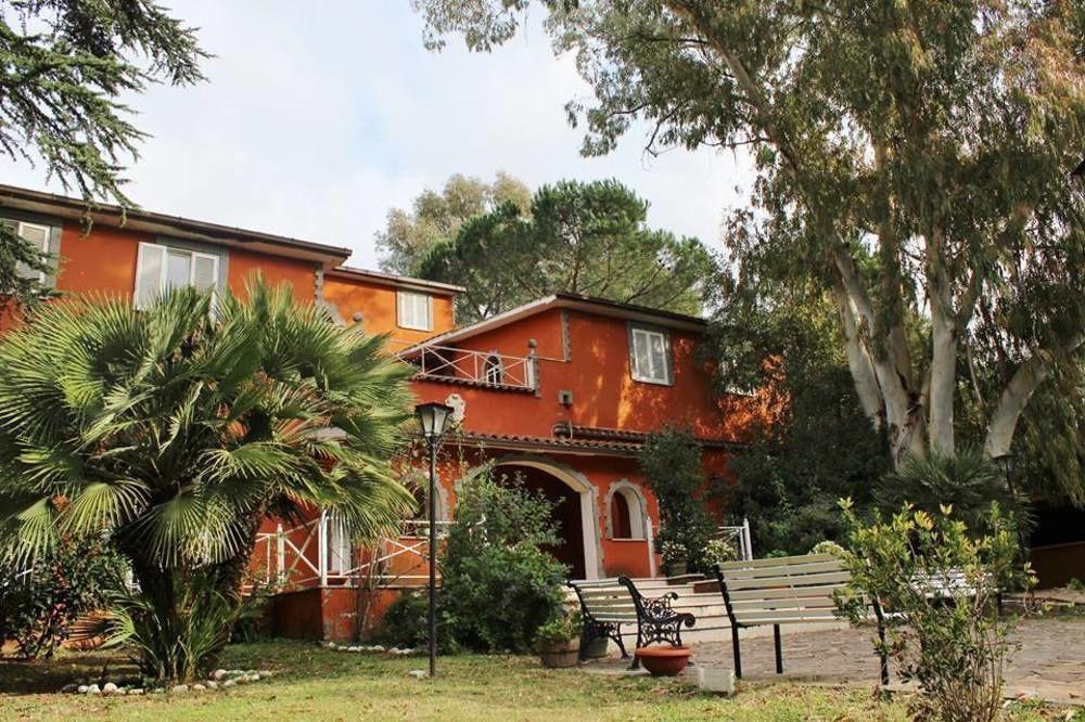 Agriturismo Marcosimone Marco Simone ภายนอก รูปภาพ